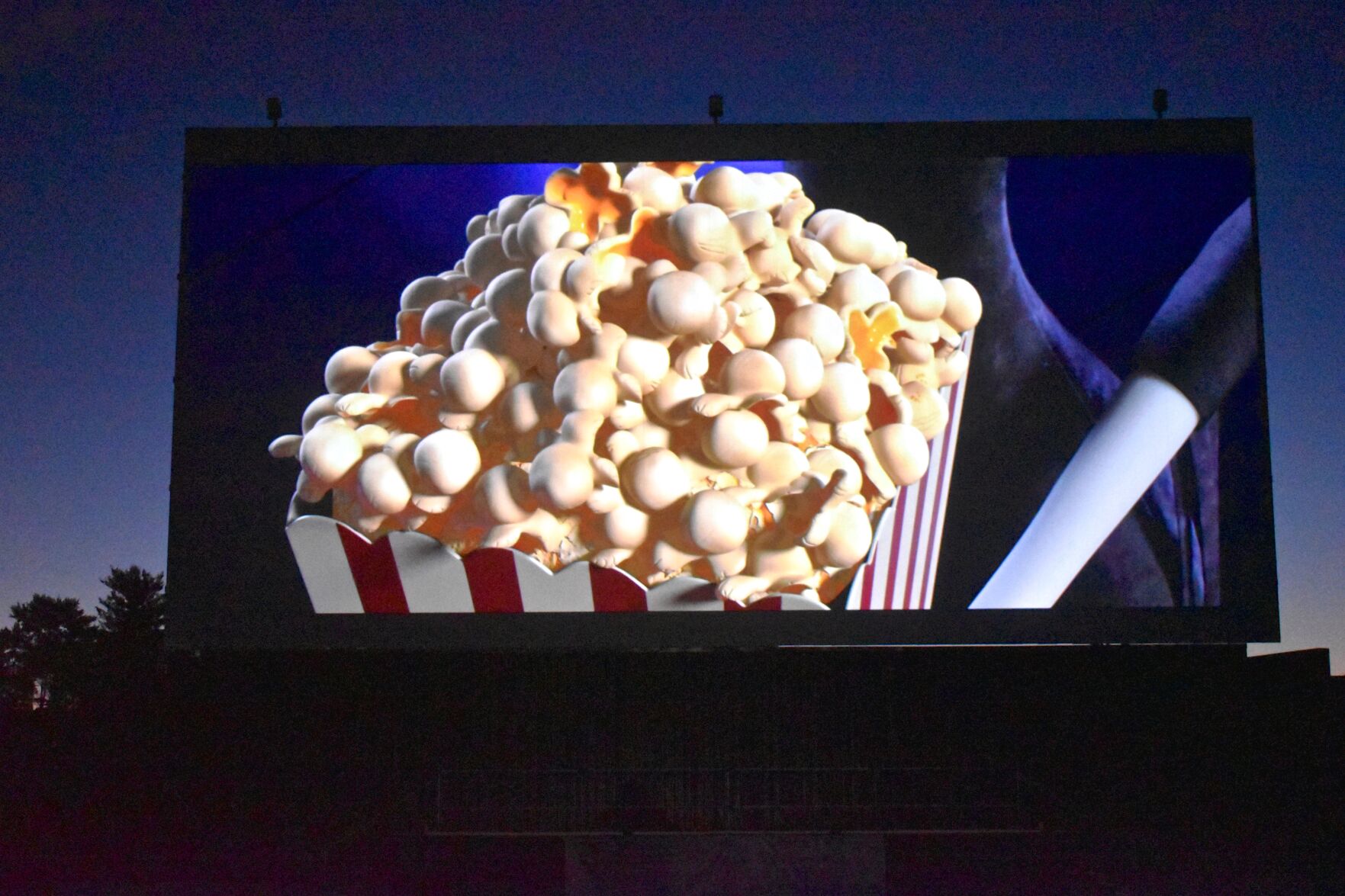 R drive-in screen popcorn_1386.JPG